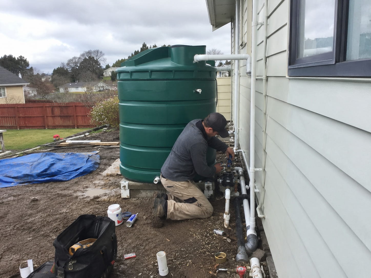 Water tank installation team in Hamilton
